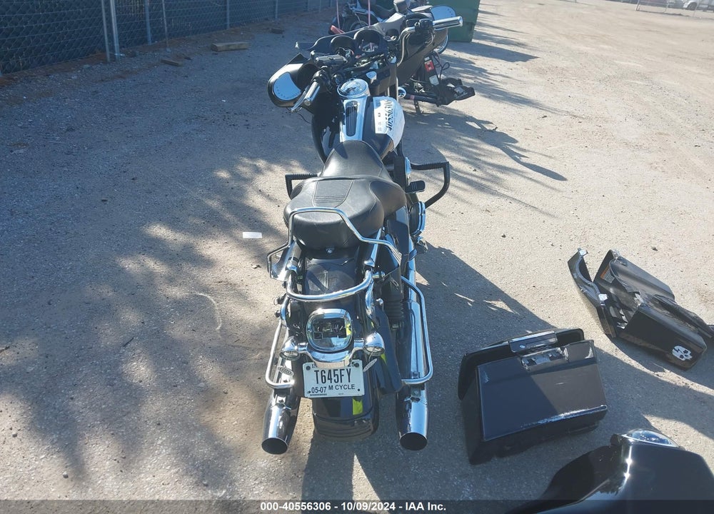 2006 HARLEY-DAVIDSON FLHXI VIN: 1HD1KBW126Y677389