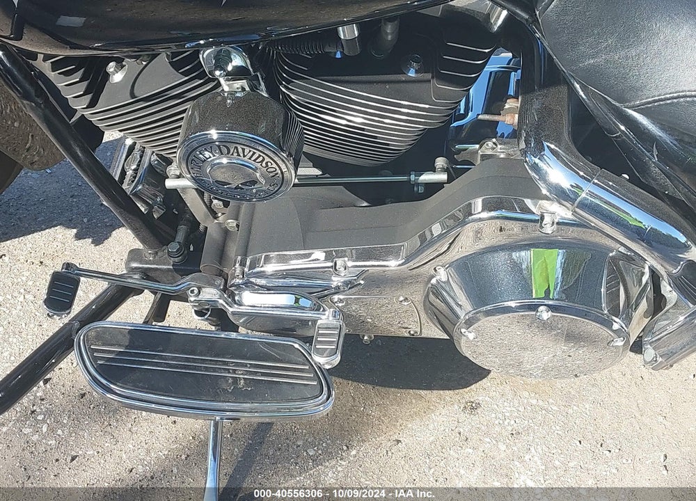 2006 HARLEY-DAVIDSON FLHXI VIN: 1HD1KBW126Y677389