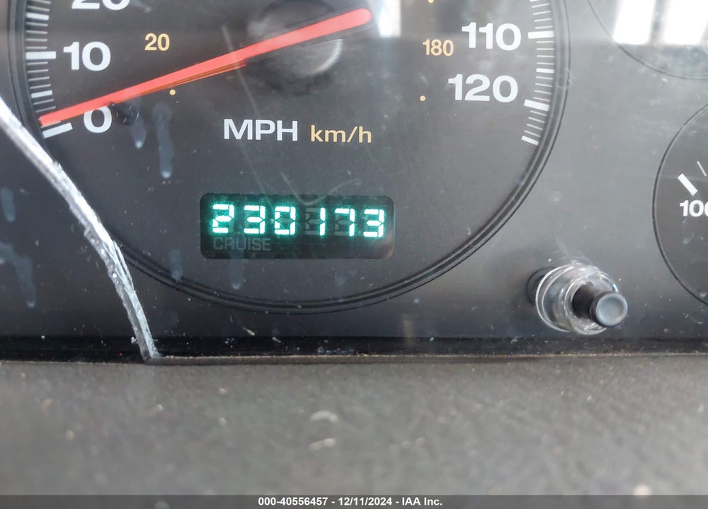 2001 JEEP GRAND CHEROKEE VIN: 1J4GW48S21C677040