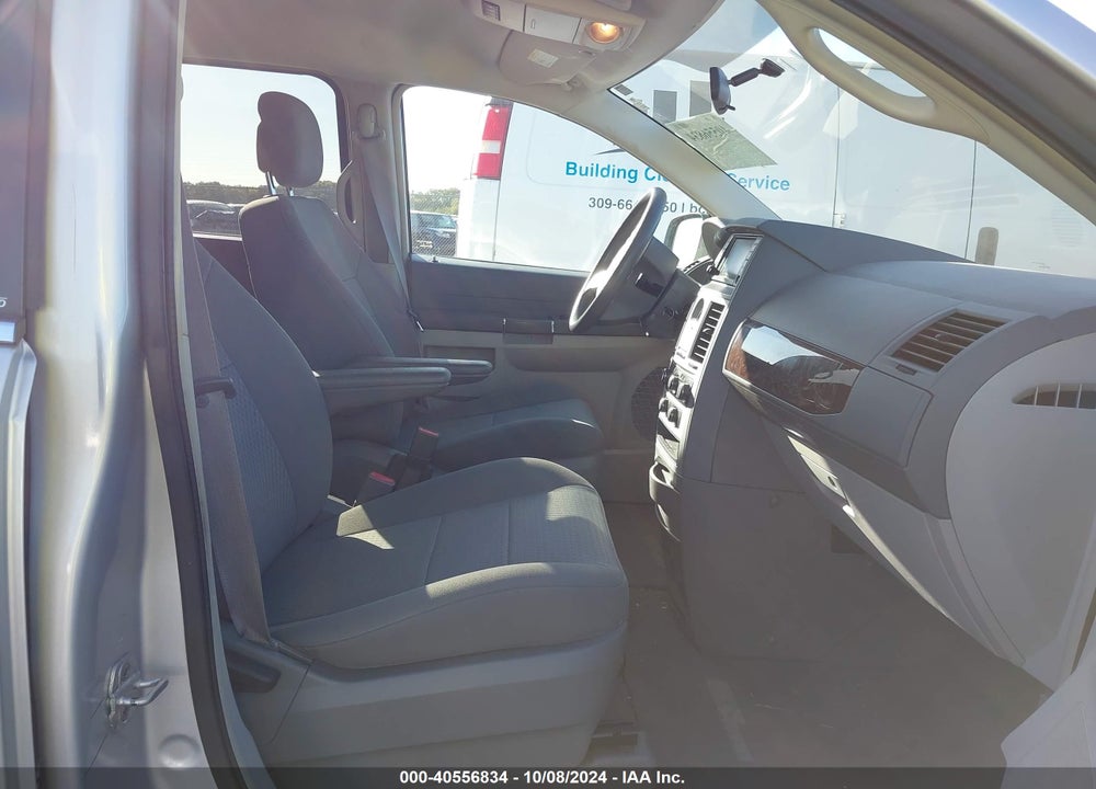2010 CHRYSLER TOWN & COUNTRY LX VIN: 2A4RR4DE5AR344371