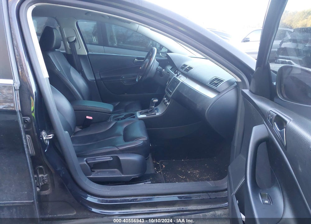 2010 VOLKSWAGEN PASSAT KOMFORT VIN: WVWJK7AN4AE155365