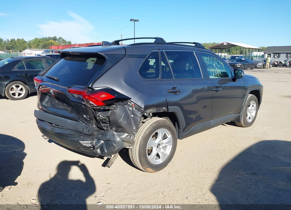 2021 TOYOTA RAV4 XLE VIN: 2T3P1RFV2MW141236