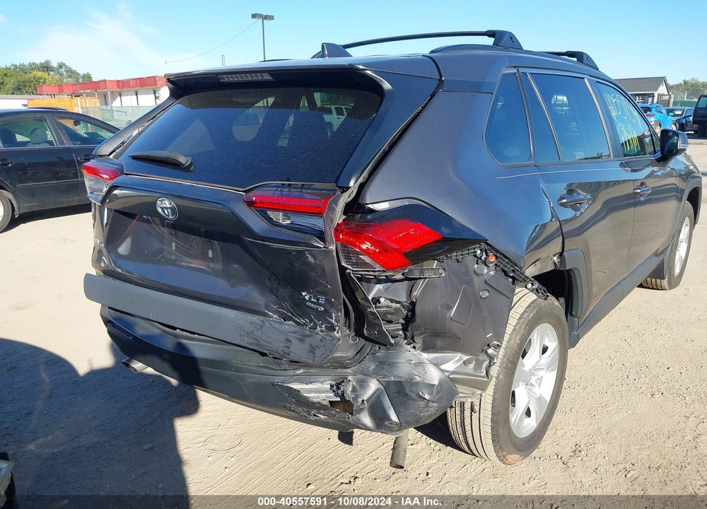 2021 TOYOTA RAV4 XLE VIN: 2T3P1RFV2MW141236