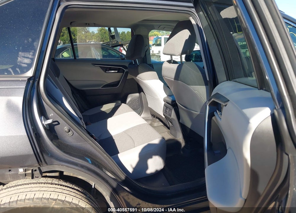 2021 TOYOTA RAV4 XLE VIN: 2T3P1RFV2MW141236