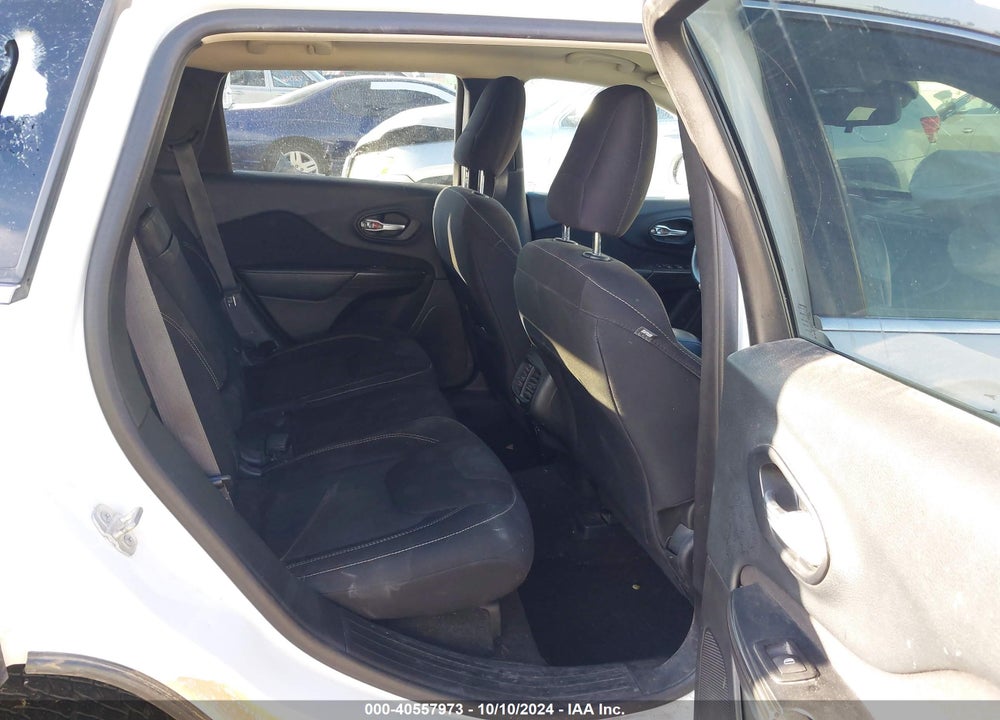 2015 JEEP CHEROKEE LATITUDE VIN: 1C4PJMCB0FW667379