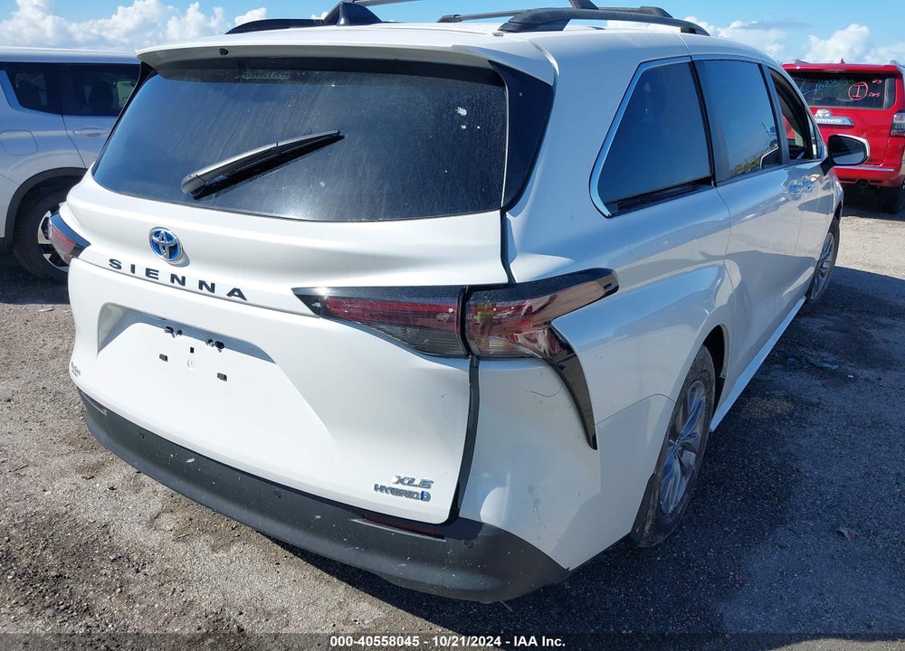 2024 TOYOTA SIENNA XLE VIN: 5TDYRKEC2RS200895