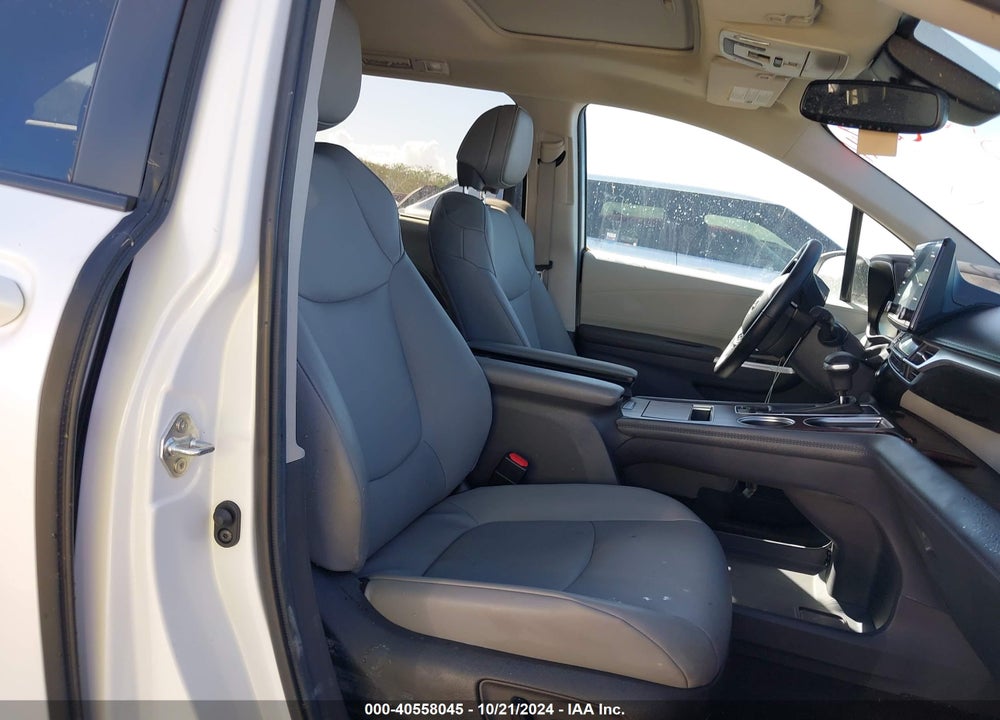 2024 TOYOTA SIENNA XLE VIN: 5TDYRKEC2RS200895
