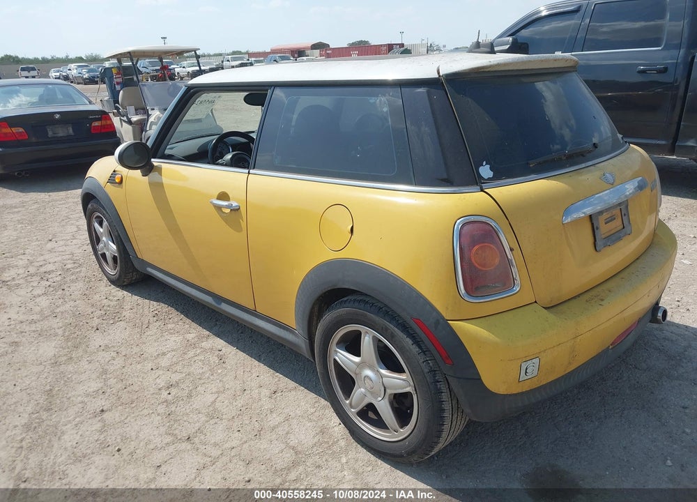 2007 MINI COOPER VIN: WMWMF33537TL67957