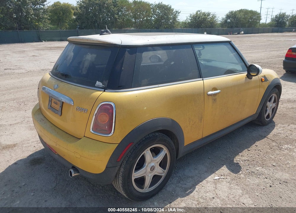 2007 MINI COOPER VIN: WMWMF33537TL67957