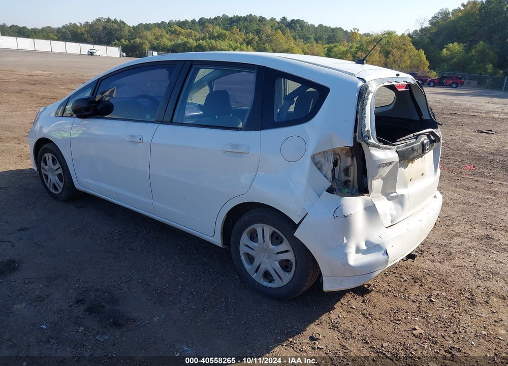 2011 HONDA FIT VIN: JHMGE8H30BS007355