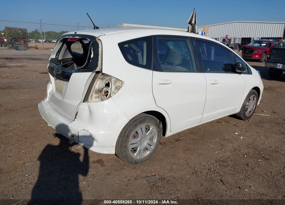 2011 HONDA FIT VIN: JHMGE8H30BS007355