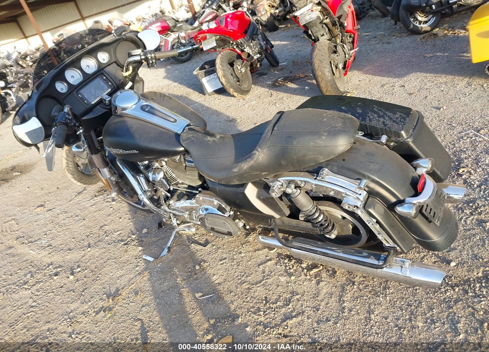 2017 HARLEY-DAVIDSON FLHXS STREET GLIDE SPECIAL VIN: 1HD1KRC12HB657811