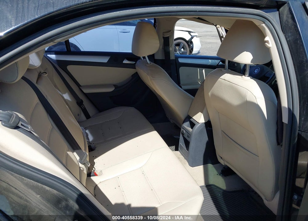 2014 VOLKSWAGEN JETTA 1.8T SE VIN: 3VWD17AJ9EM394517