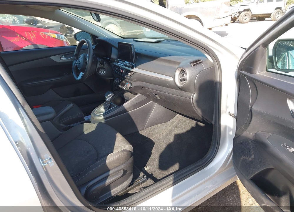 2019 KIA FORTE LXS VIN: 3KPF24AD8KE008791