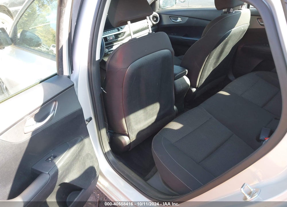 2019 KIA FORTE LXS VIN: 3KPF24AD8KE008791