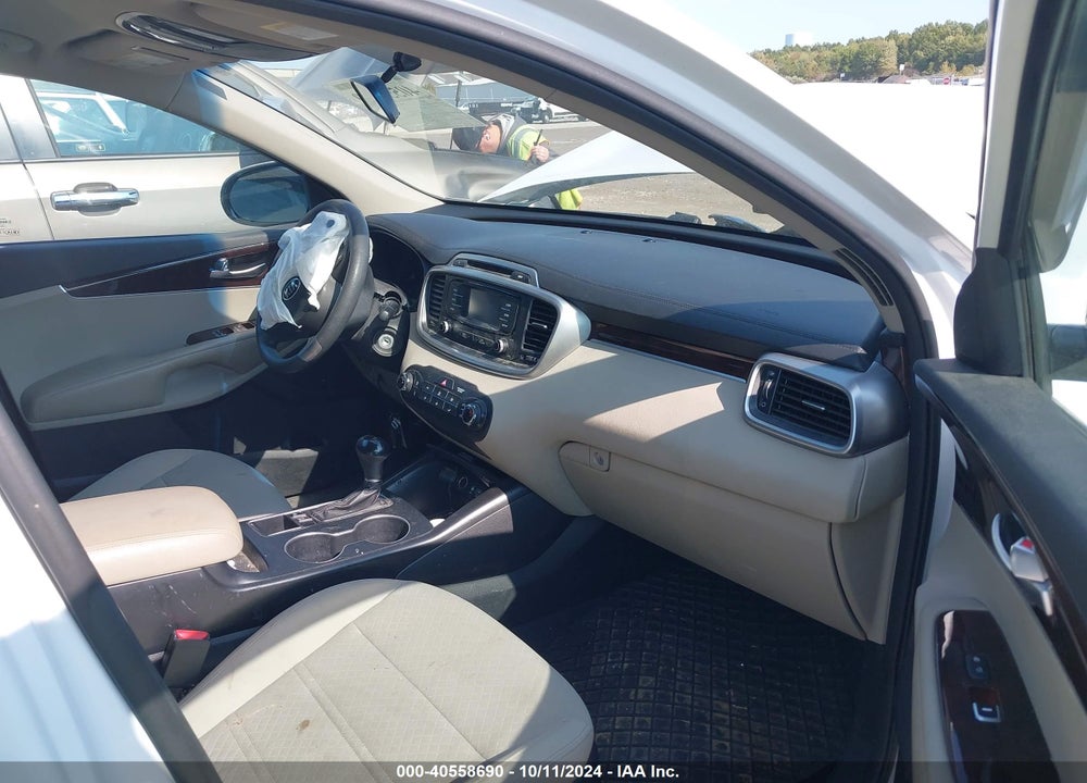 2017 KIA SORENTO 2.4L LX VIN: 5XYPGDA31HG258513
