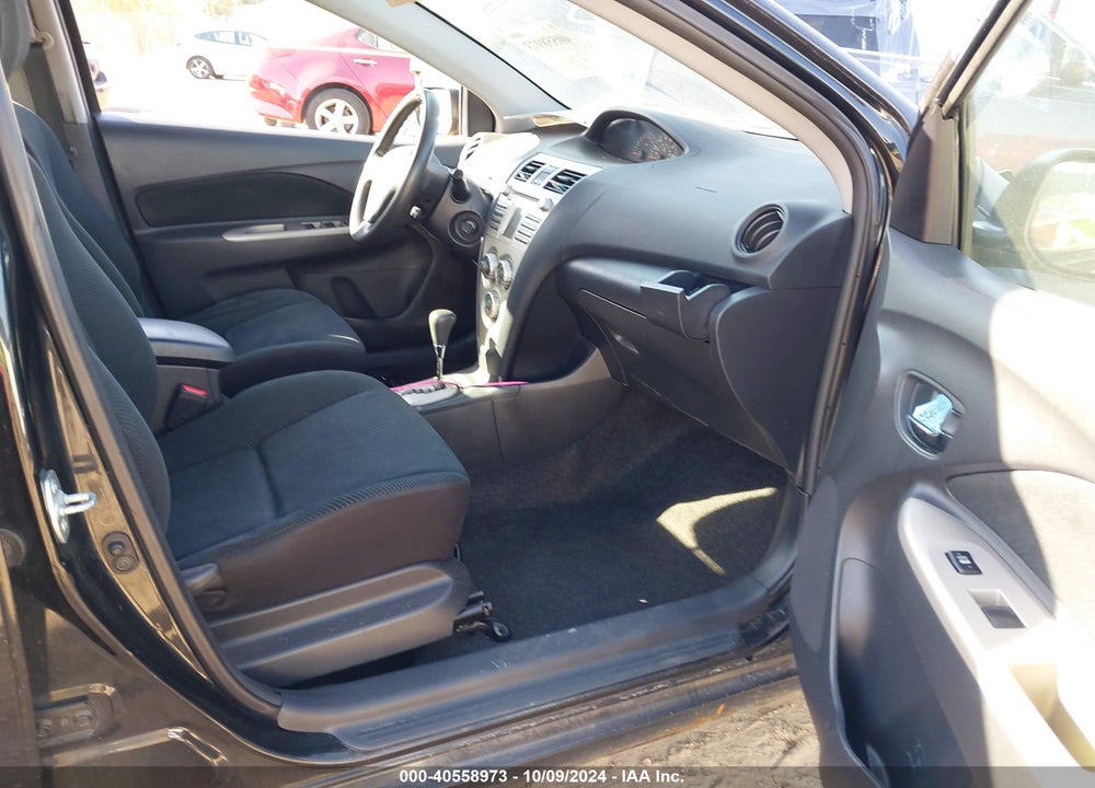 2011 TOYOTA YARIS VIN: JTDBT4K33B1404308