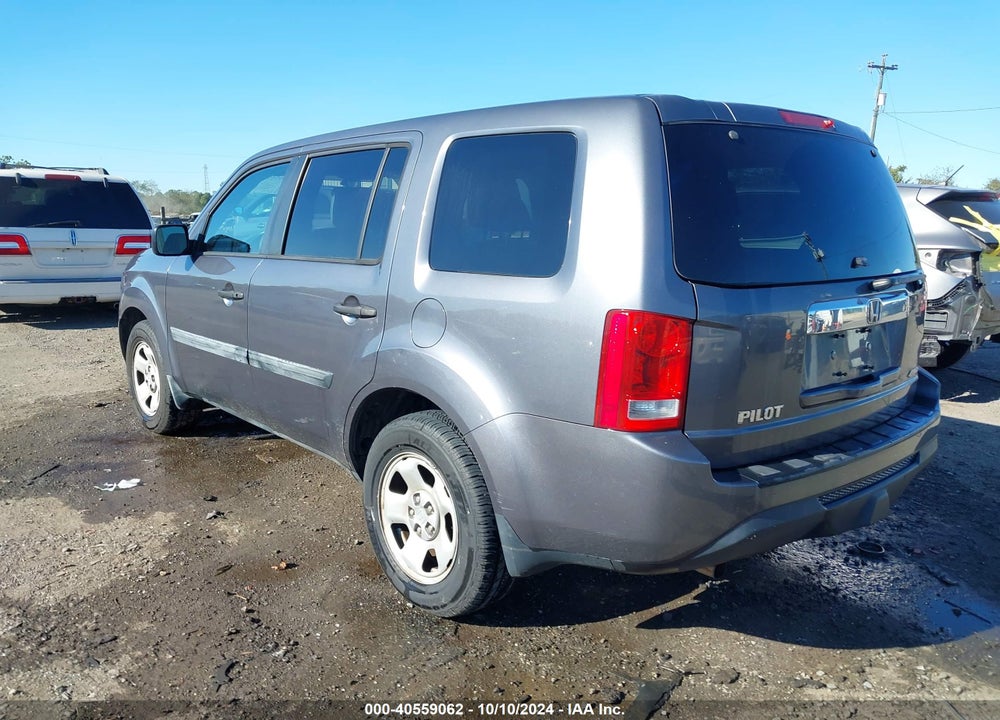 2015 HONDA PILOT LX VIN: 5FNYF4H28FB019176