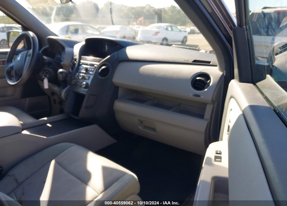 2015 HONDA PILOT LX VIN: 5FNYF4H28FB019176