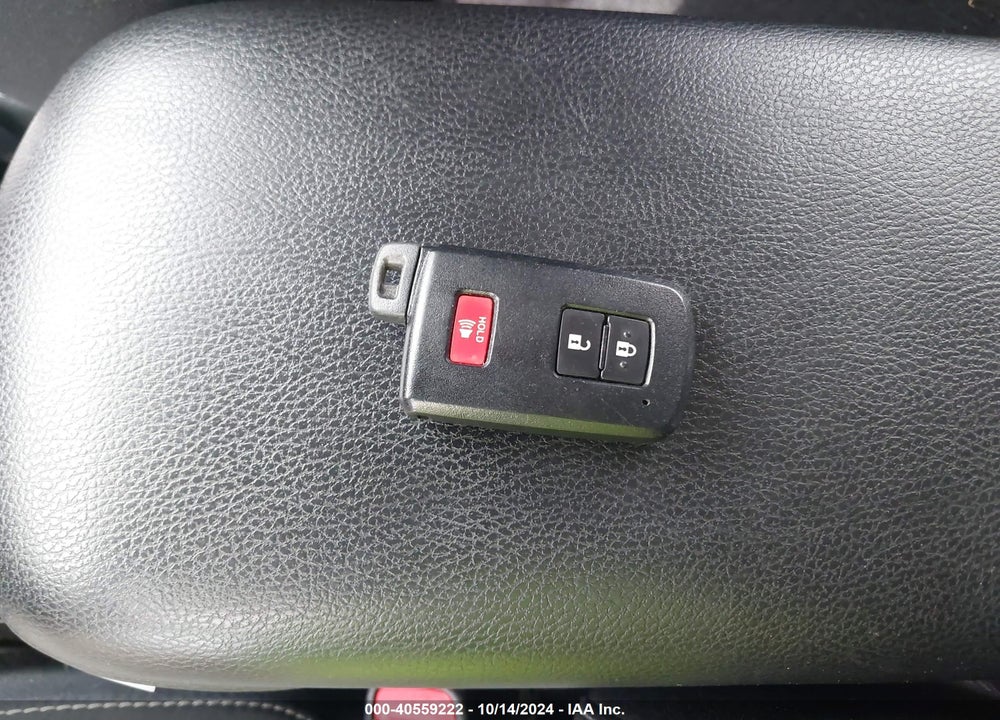 2018 TOYOTA RAV4 VIN: 2T3RFREVXJW753076
