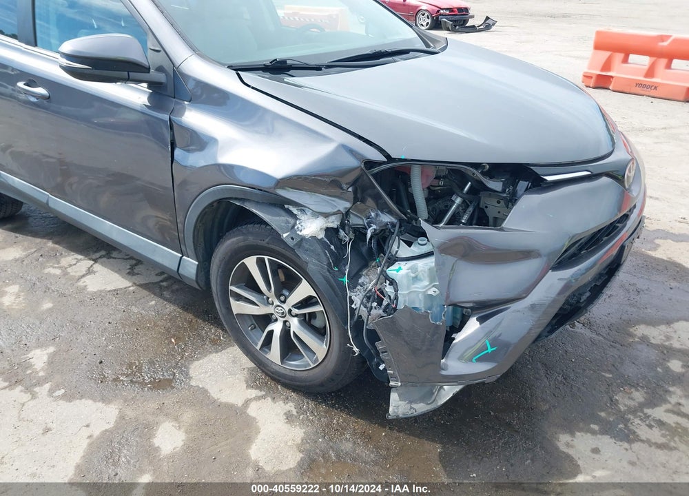 2018 TOYOTA RAV4 VIN: 2T3RFREVXJW753076