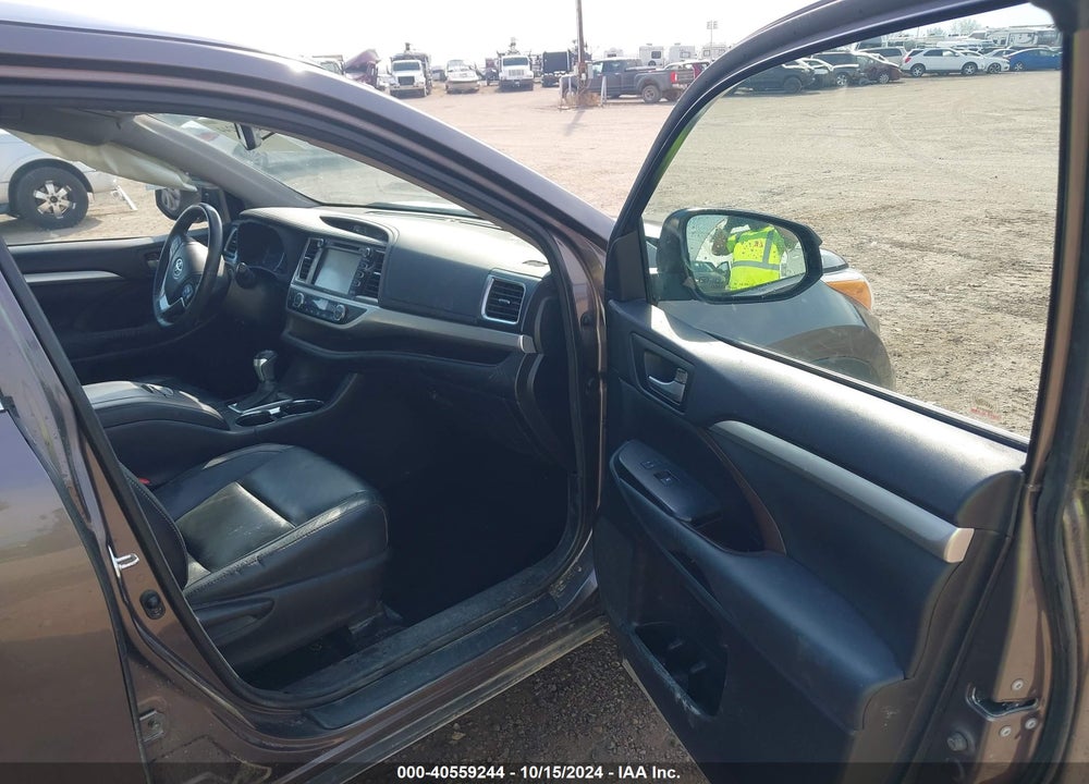 2015 TOYOTA HIGHLANDER XLE V6 VIN: 5TDJKRFHXFS129904