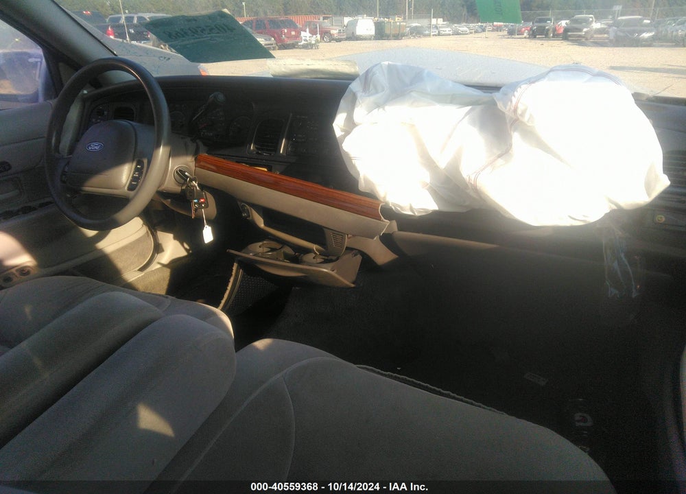 2001 FORD CROWN VICTORIA LX VIN: 2FAFP74W81X189423