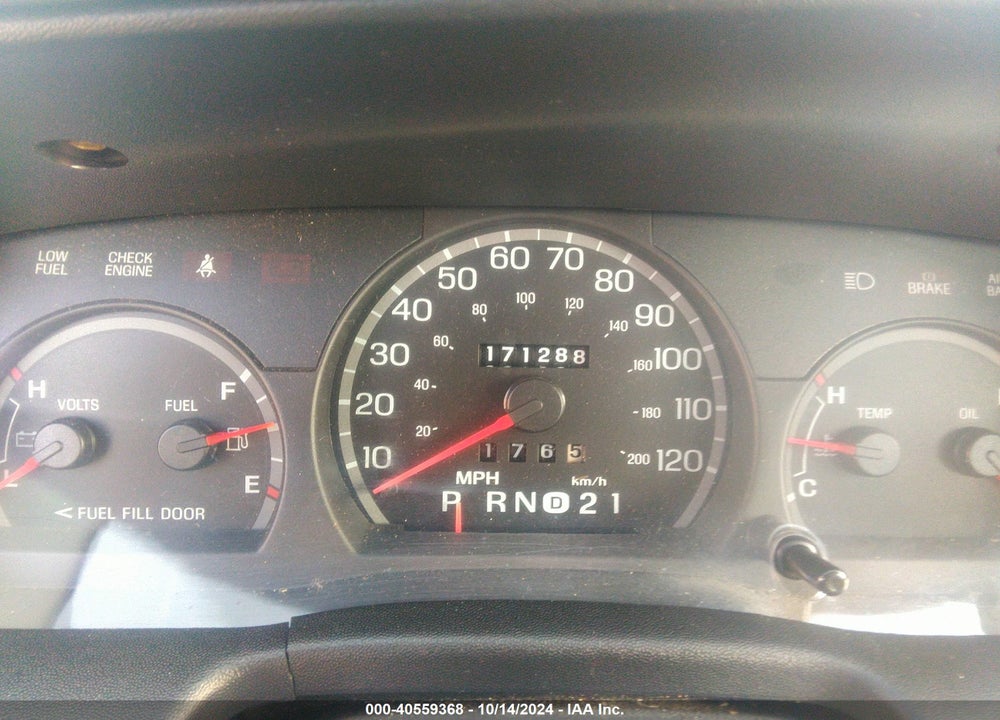 2001 FORD CROWN VICTORIA LX VIN: 2FAFP74W81X189423