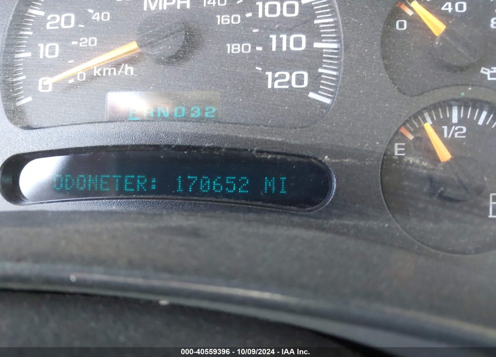 2004 CHEVROLET TAHOE LS VIN: 1GNEC13T44R321833