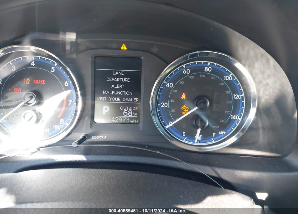 2019 TOYOTA COROLLA LE VIN: 2T1BURHE2KC138214