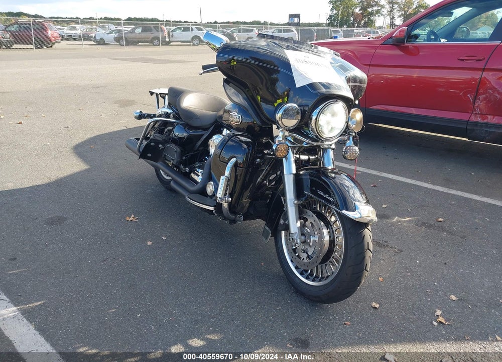 2011 HARLEY-DAVIDSON FLHTCU VIN: 1HD1FC412BB601262