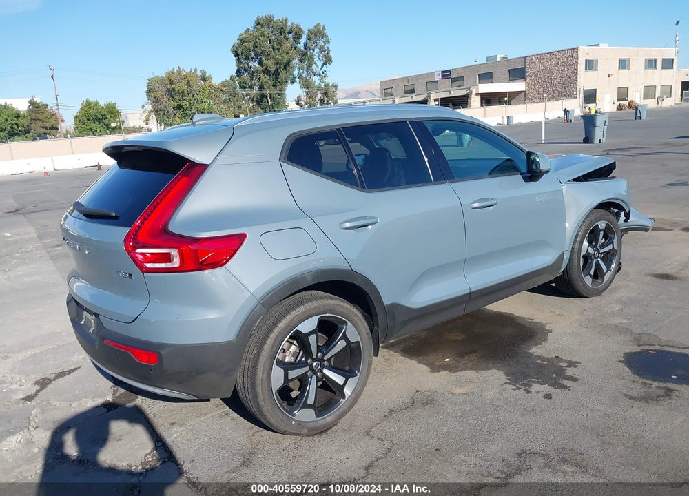 2020 VOLVO XC40 T5 MOMENTUM VIN: YV4162UK8L2197886