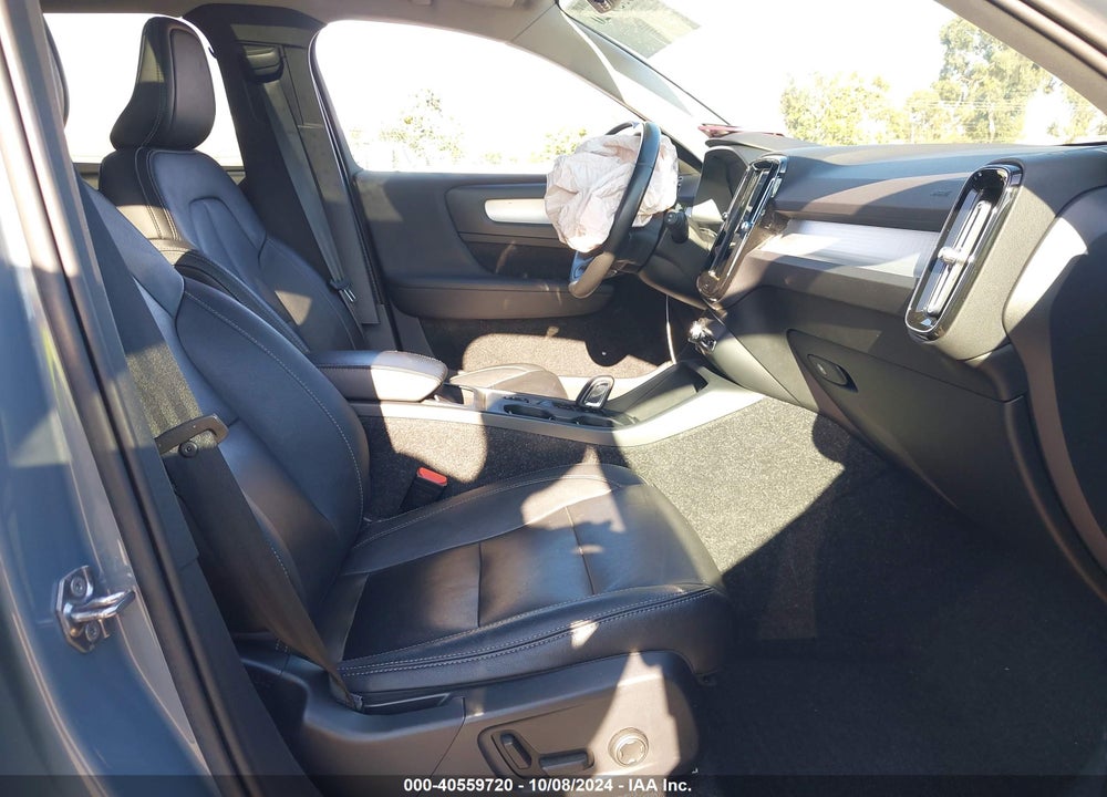 2020 VOLVO XC40 T5 MOMENTUM VIN: YV4162UK8L2197886