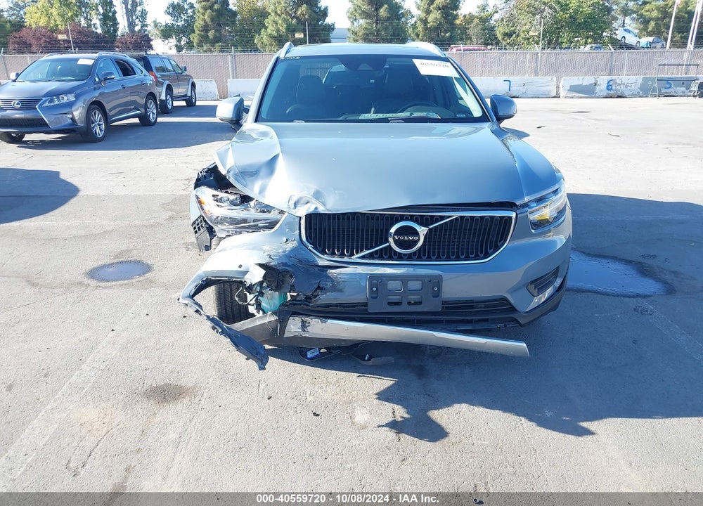 2020 VOLVO XC40 T5 MOMENTUM VIN: YV4162UK8L2197886