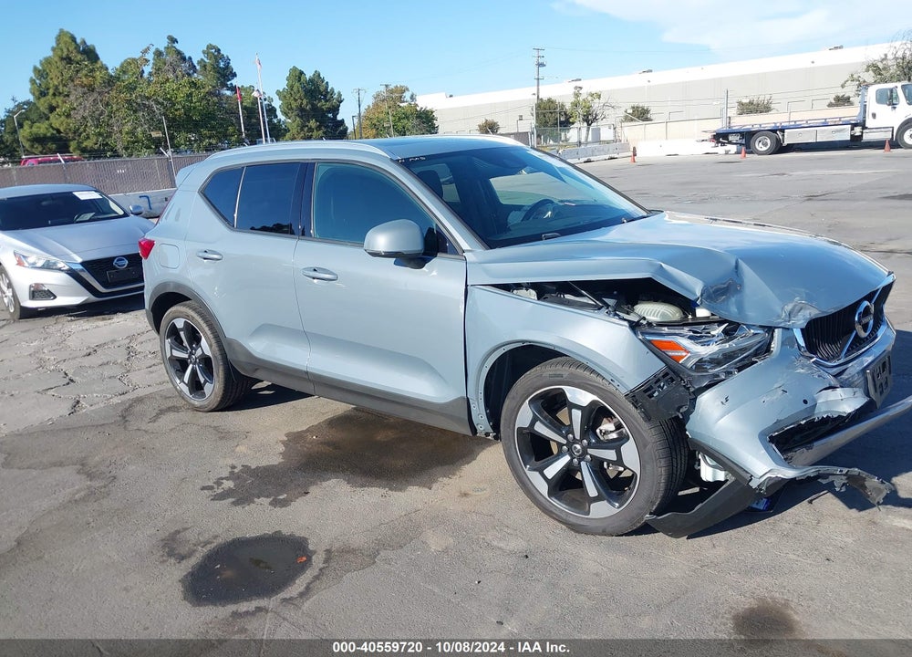 2020 VOLVO XC40 T5 MOMENTUM VIN: YV4162UK8L2197886