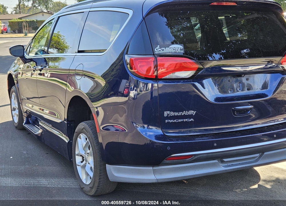 2018 CHRYSLER PACIFICA TOURING L VIN: 2C4RC1BG2JR321009