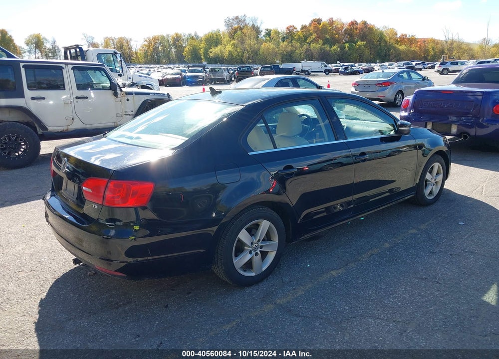 2014 VOLKSWAGEN JETTA 2.0L TDI VIN: 3VW3L7AJ5EM386260