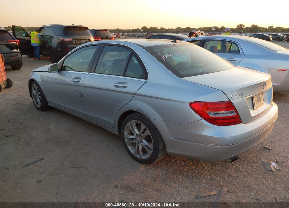 2013 MERCEDES-BENZ C 250 LUXURY/SPORT VIN: WDDGF4HB7DR262079