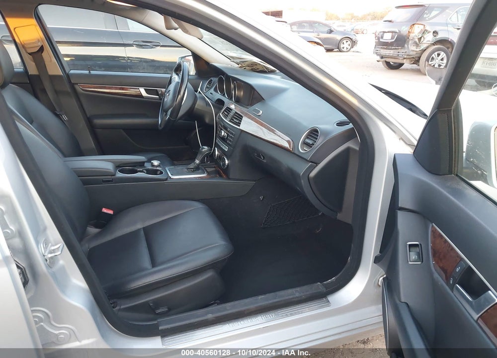 2013 MERCEDES-BENZ C 250 LUXURY/SPORT VIN: WDDGF4HB7DR262079