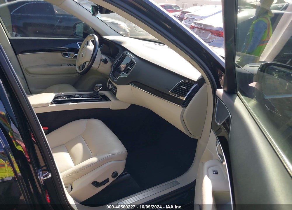2017 VOLVO XC90 T6 MOMENTUM VIN: YV4A22PK0H1187177