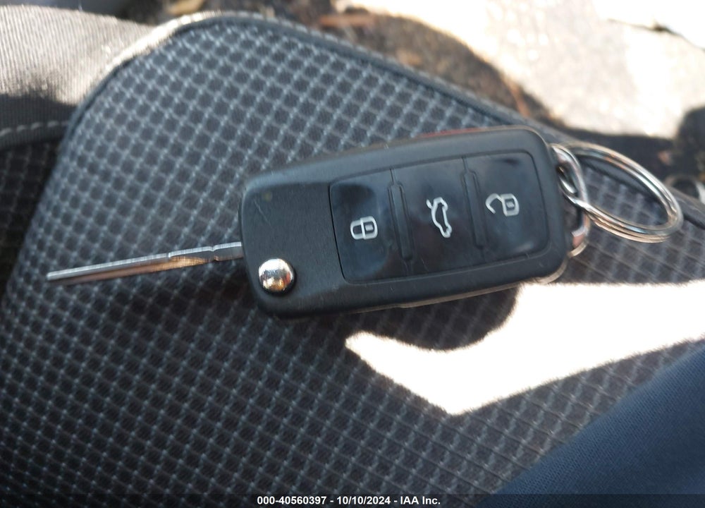 2010 VOLKSWAGEN GOLF 2-DOOR VIN: WVWBB7AJ1AW239316