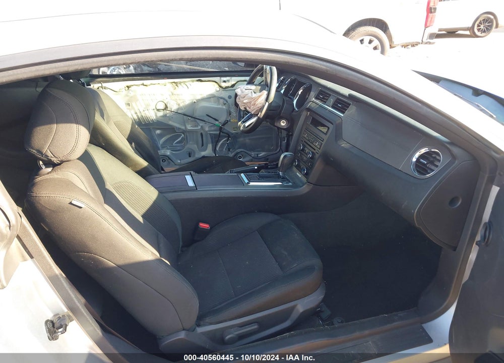 2014 FORD MUSTANG V6 VIN: 1ZVBP8AM3E5277821