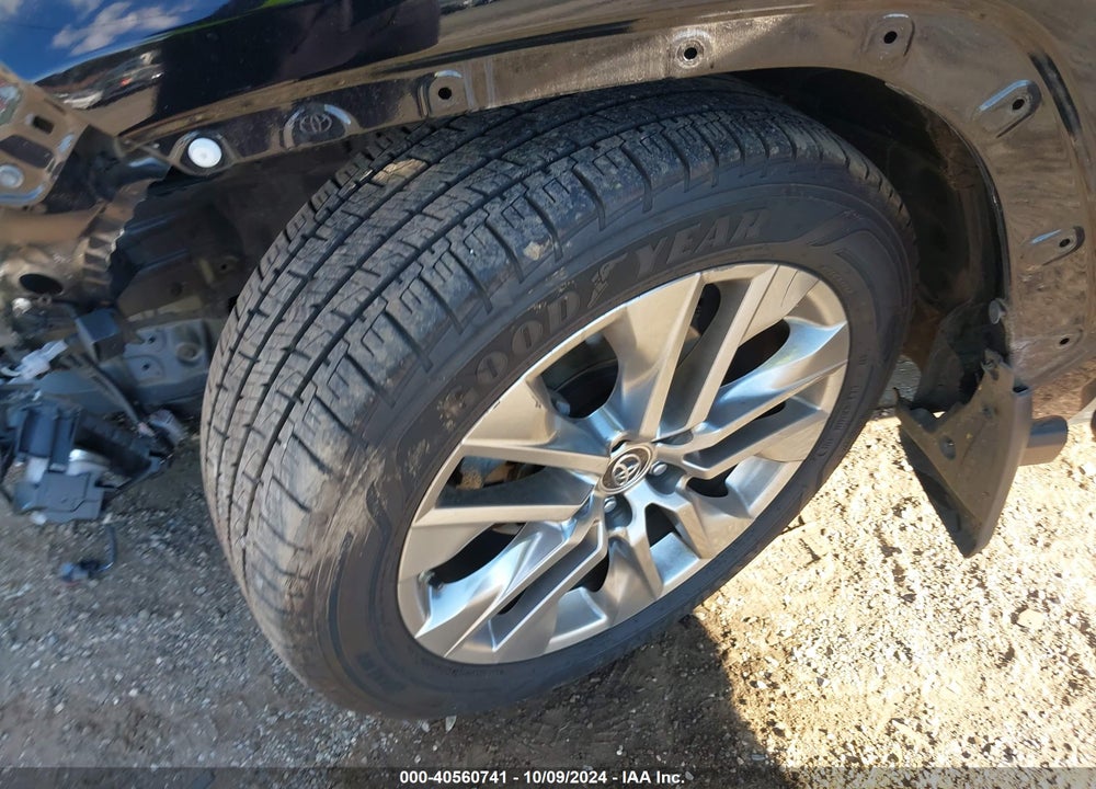 2019 TOYOTA RAV4 XLE PREMIUM VIN: JTMA1RFV1KJ010879