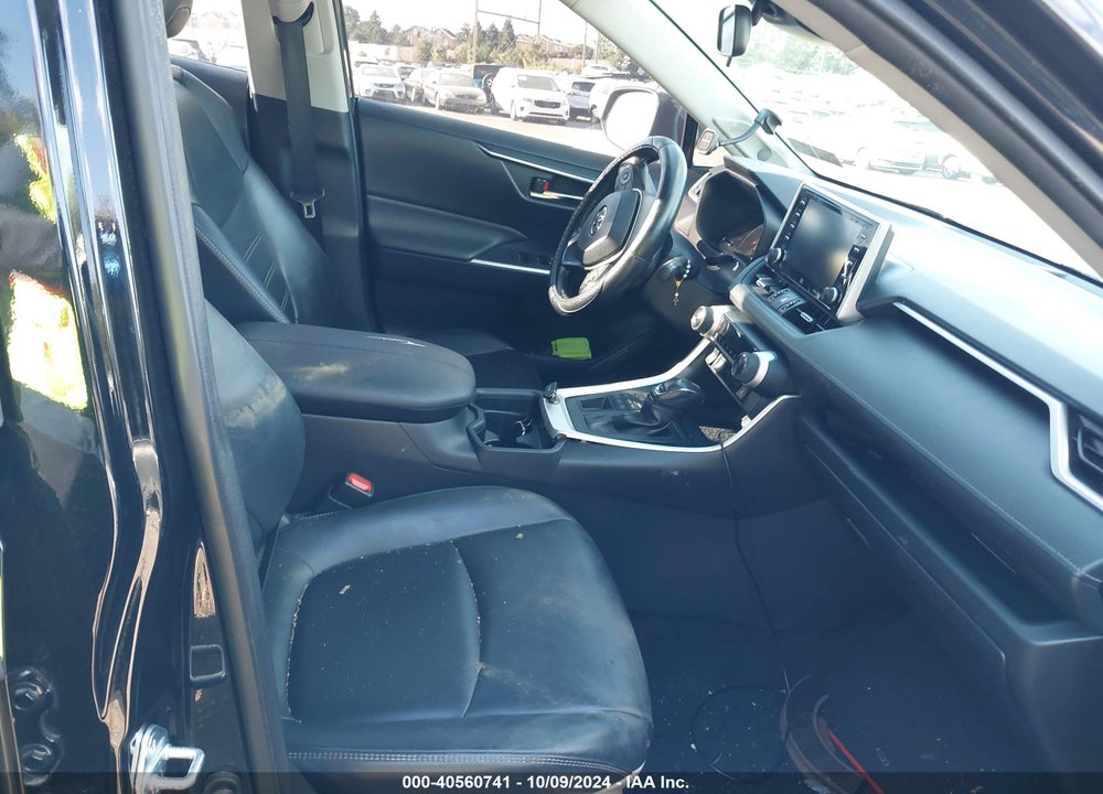 2019 TOYOTA RAV4 XLE PREMIUM VIN: JTMA1RFV1KJ010879