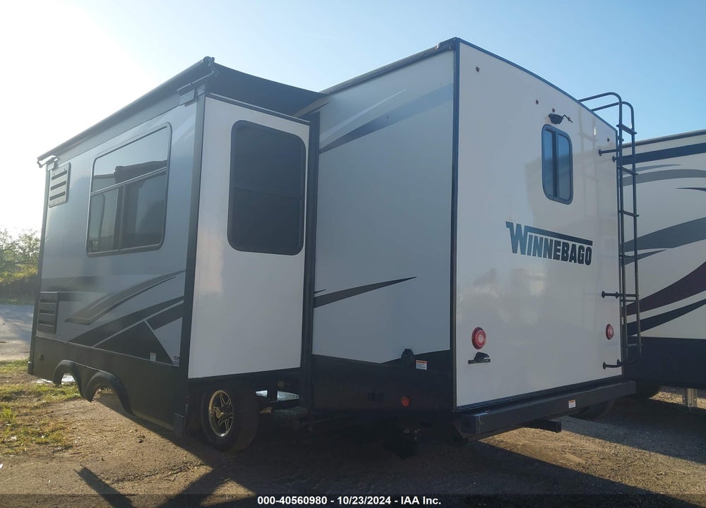 2021 WINNEBAGO VOLTAGE VIN: 54CTV1R22M6061121