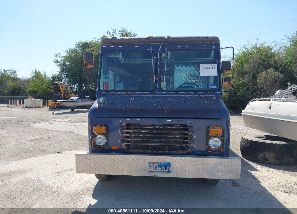 1988 CHEVROLET P30 VIN: 1GBKP32M2J3305929