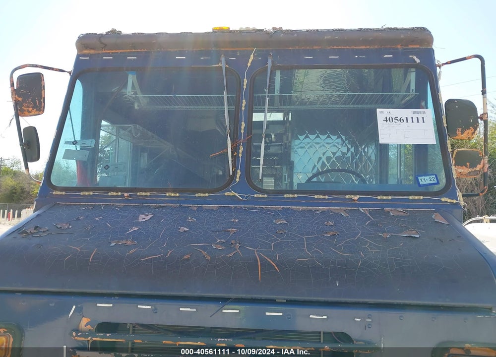1988 CHEVROLET P30 VIN: 1GBKP32M2J3305929