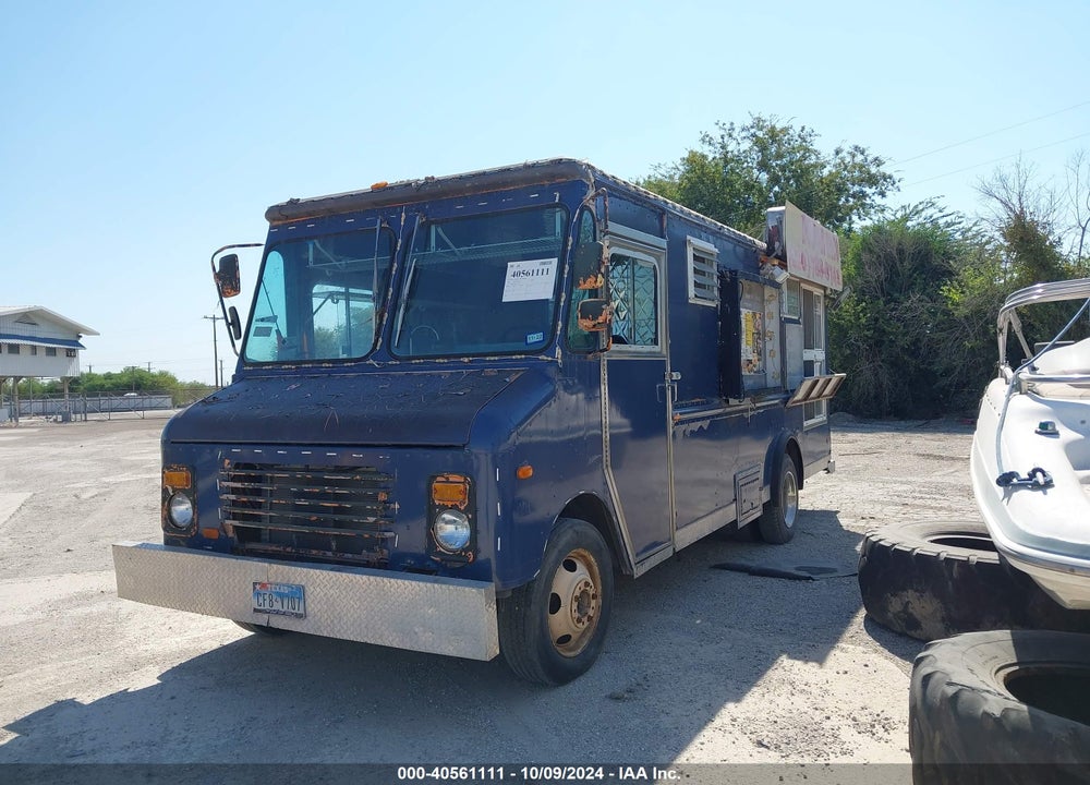 1988 CHEVROLET P30 VIN: 1GBKP32M2J3305929