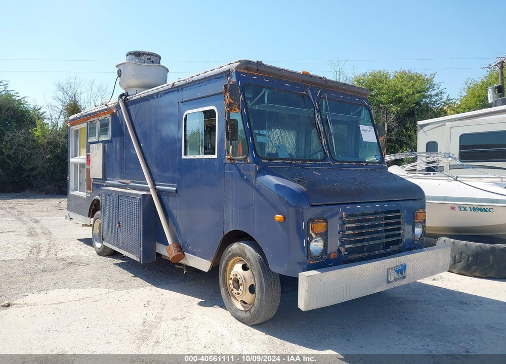 1988 CHEVROLET P30 VIN: 1GBKP32M2J3305929