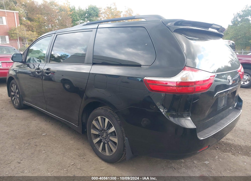 2018 TOYOTA SIENNA LE 7 PASSENGER VIN: 5TDJZ3DC7JS192189